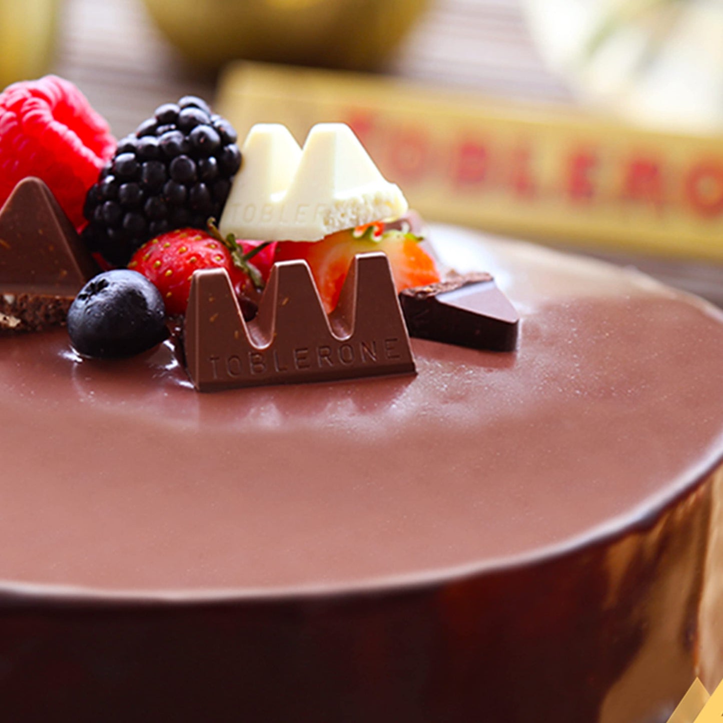 Toblerone Surtido de Mini Chocolate Suizo Mix de Sabores: Chocolate con Leche, Chocolate Blanco y Chocolate Negro con Nougat de Miel y Almendras, Pack 904g