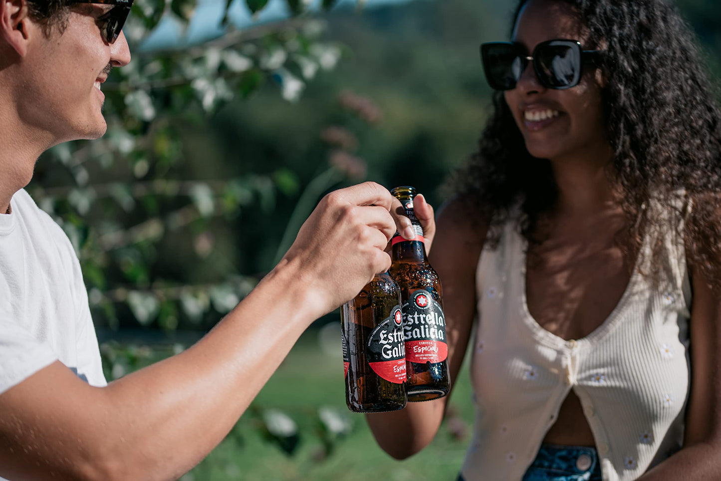 Estrella Galicia Especial - Cerveza Lager Especial, Pack de 24 Botellas x 25 cl, Sabor Ligero y Amargo, Aroma a Lúpulo, 5,5% Volumen de Alcohol