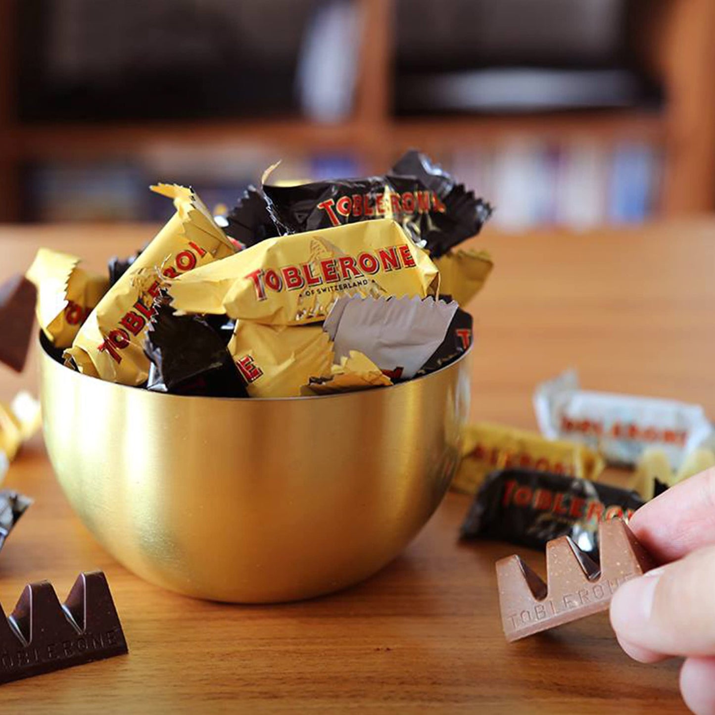 Toblerone Surtido de Mini Chocolate Suizo Mix de Sabores: Chocolate con Leche, Chocolate Blanco y Chocolate Negro con Nougat de Miel y Almendras, Pack 904g
